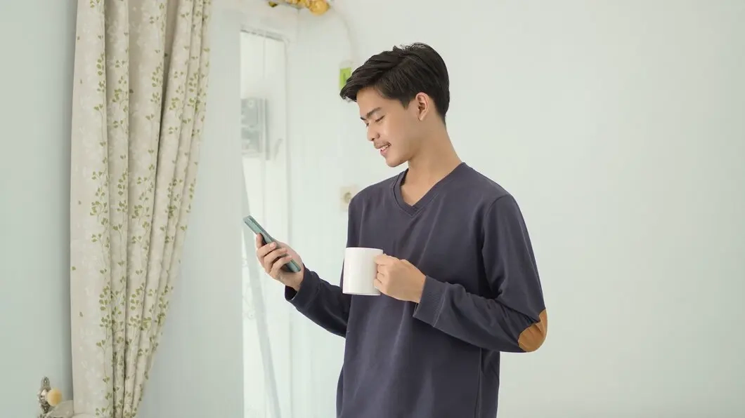 Memahami Arti Cowok Soft Spoken: Lebih dari Sekadar Volume Suara