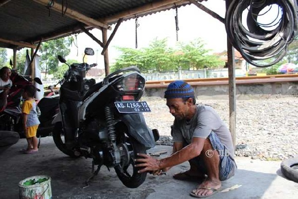 Memahami Makna Mimpi Ban Motor Pecah: Sebuah Kajian Psikologis dan Praktis