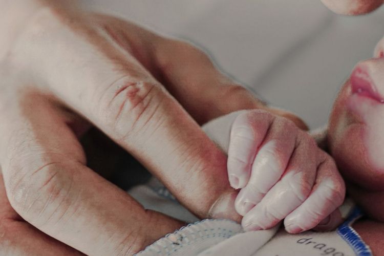 Mimpi Melahirkan Anak Laki-Laki Secara Alami: Makna dan Interpretasi