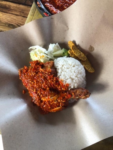 Nasi Kulit Pak Raden: Kelezatan Sederhana yang Memikat