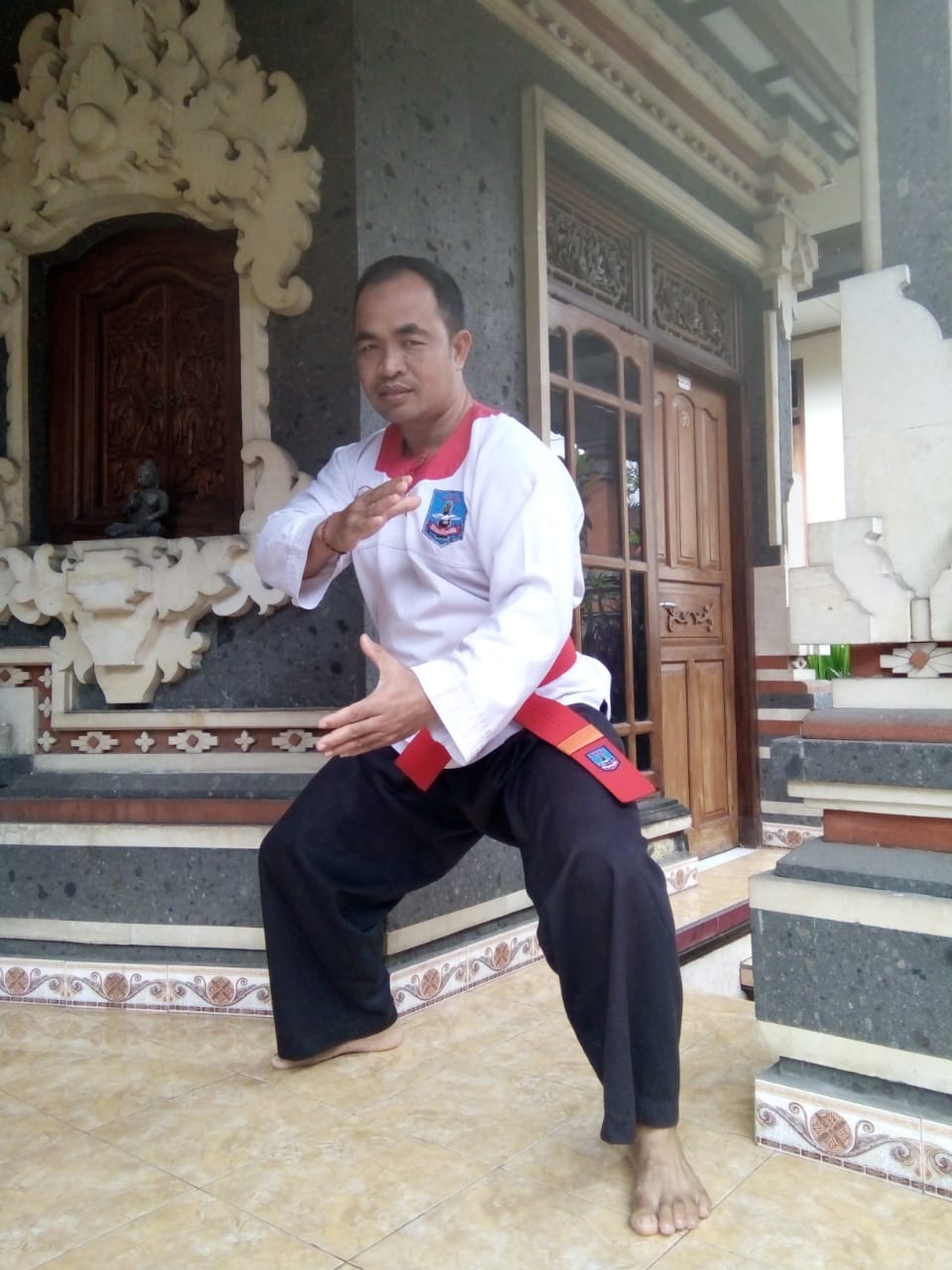 Menggali Potensi Tangan Kosong: Lebih dari Sekadar Kekuatan Fisik
