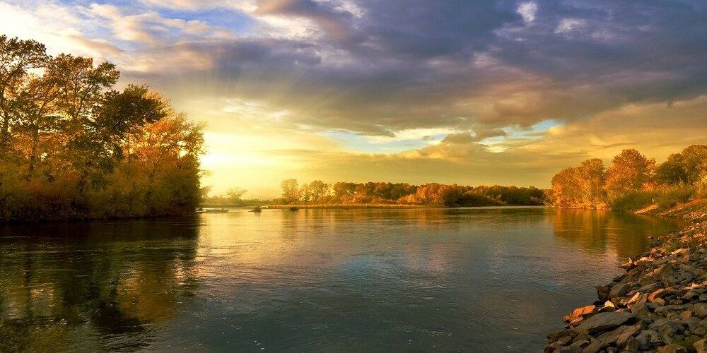 Memahami Makna Mimpi: Air Sungai Jernih Mengalir Deras