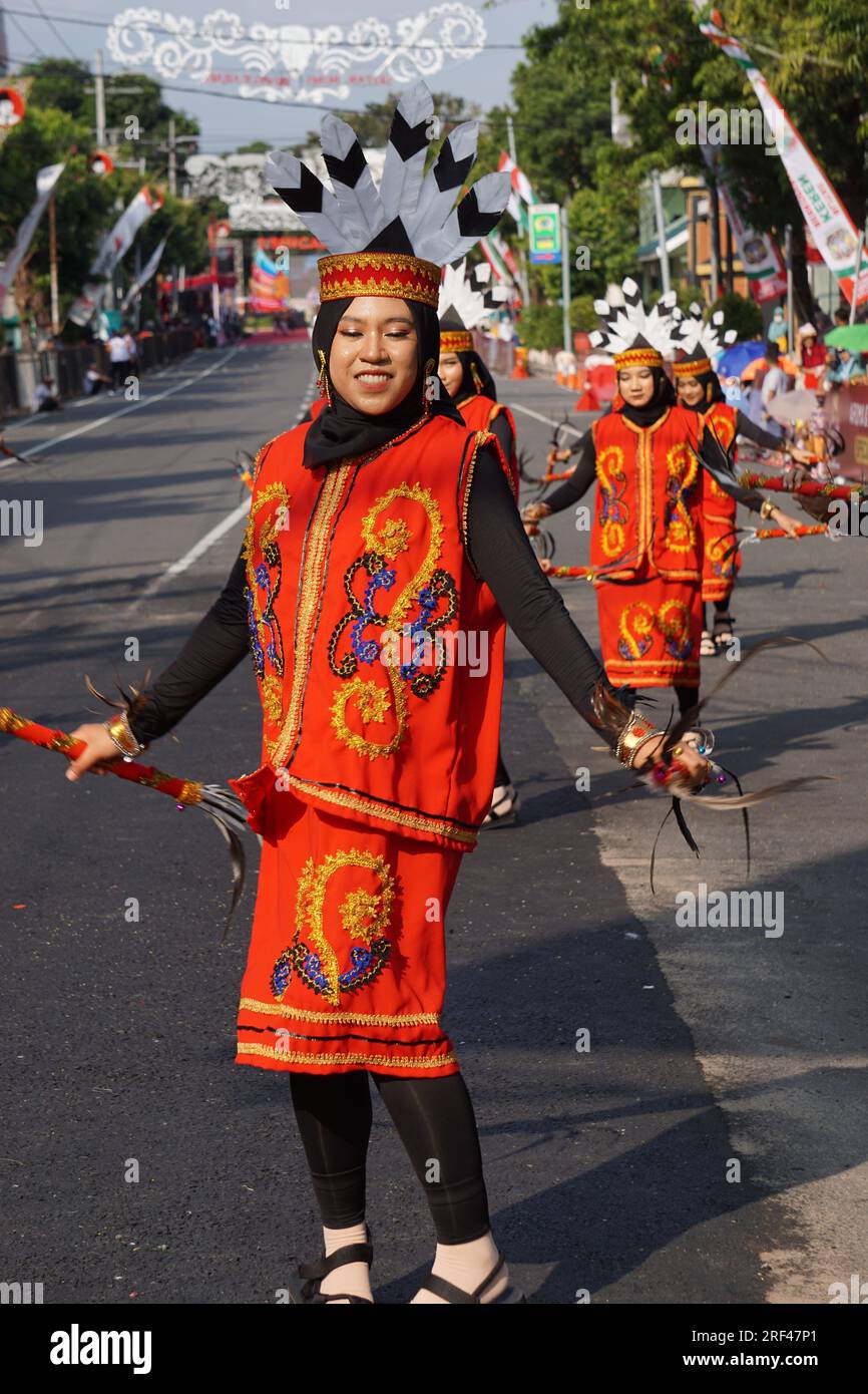 Menggali Lebih Dalam: Arti Giring Secara Alami dan Merata dalam Konteks yang Beragam