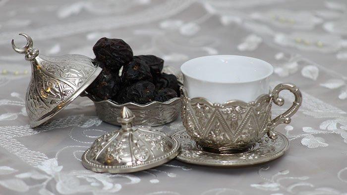 Memahami Arti Mokel: Lebih dari Sekedar Berbuka Puasa