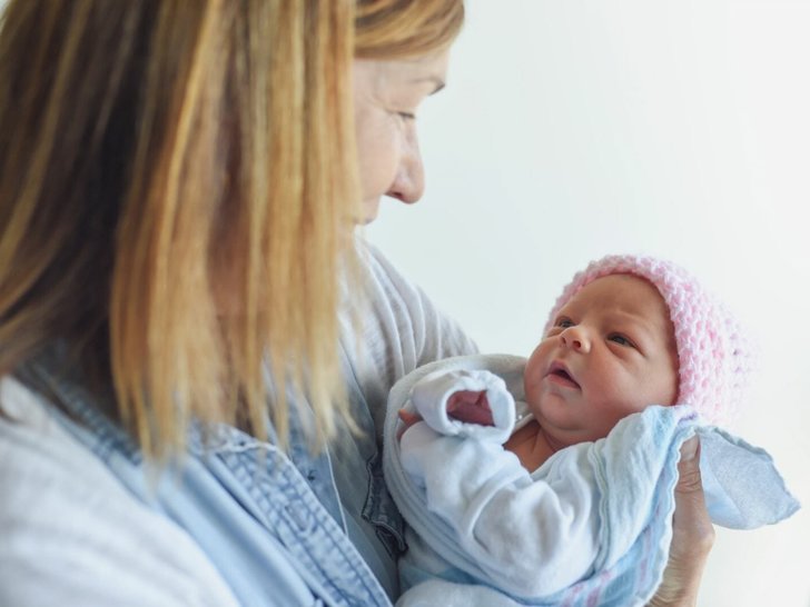 Memahami Mimpi Menggendong Bayi Laki-Laki: Interpretasi dan Maknanya