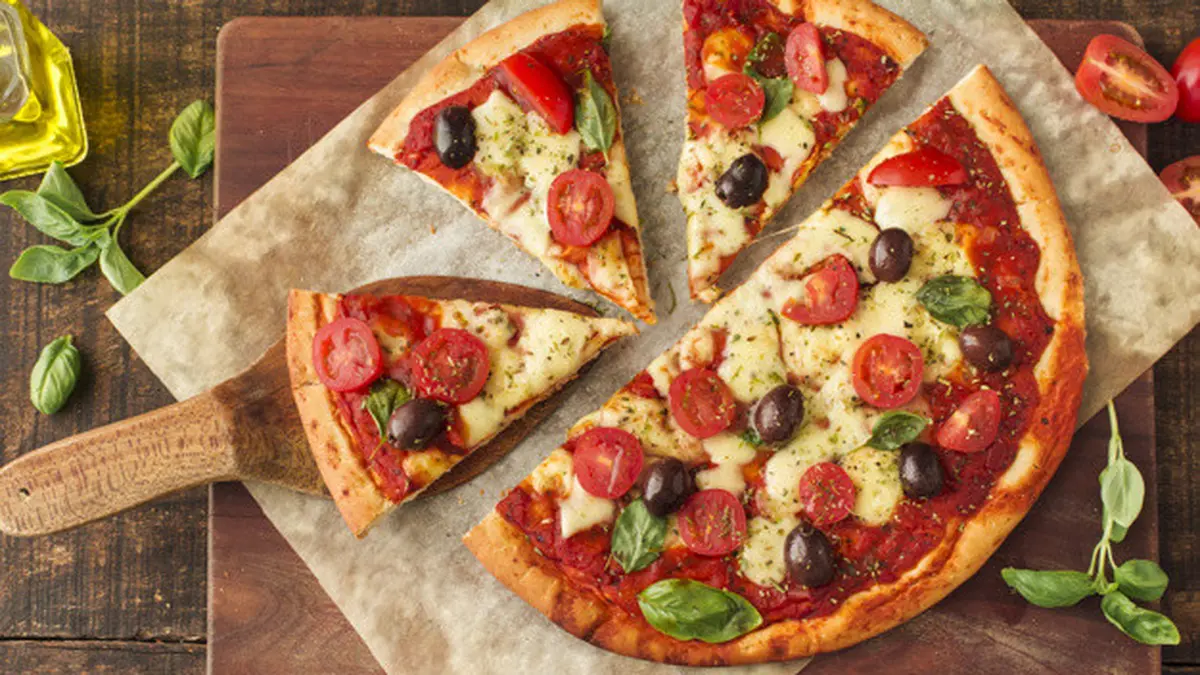 Mimpi Makan Pizza: Simbolisme dan Interpretasi Alam Bawah Sadar