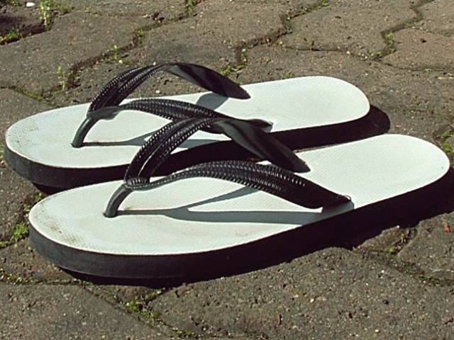 Memahami Makna Mimpi Sandal: Simbolisme dan Interpretasi